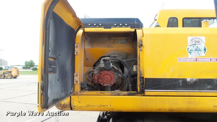 image for item DD7315 2005 Hyundai Robex 170W-7 rubber tire excavator