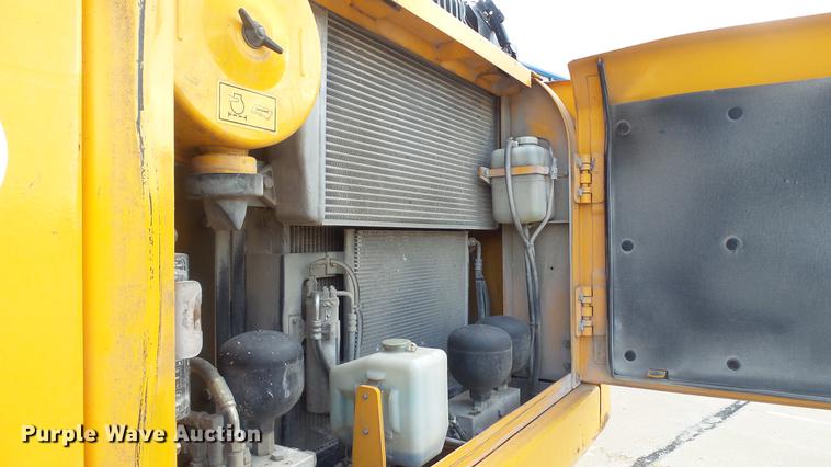 image for item DD7315 2005 Hyundai Robex 170W-7 rubber tire excavator