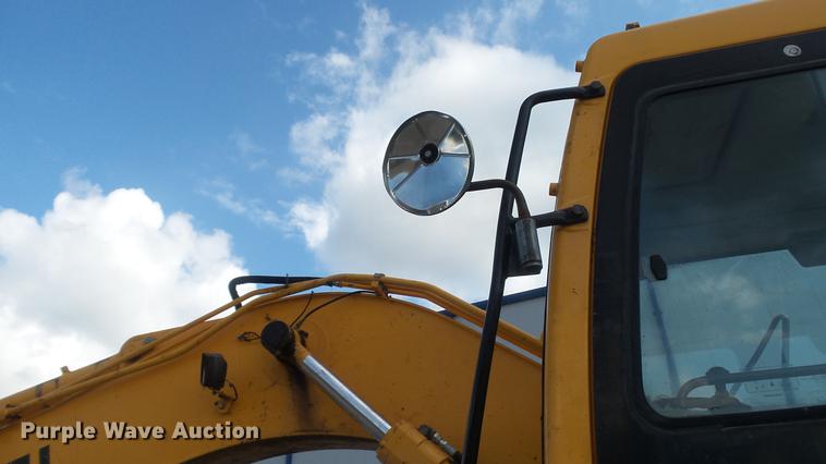 image for item DD7315 2005 Hyundai Robex 170W-7 rubber tire excavator