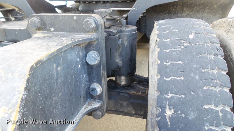 image for item DD7315 2005 Hyundai Robex 170W-7 rubber tire excavator