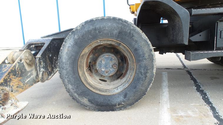 image for item DD7315 2005 Hyundai Robex 170W-7 rubber tire excavator