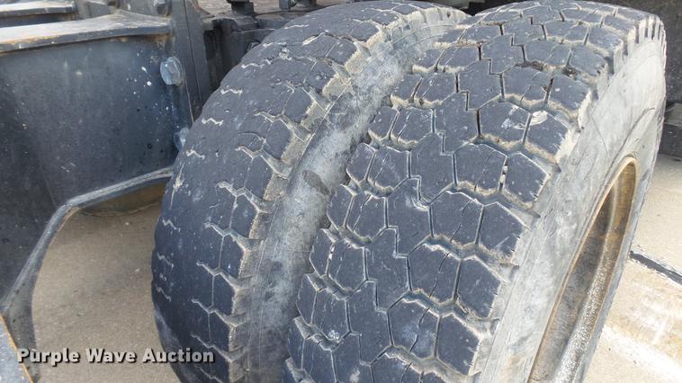 image for item DD7315 2005 Hyundai Robex 170W-7 rubber tire excavator