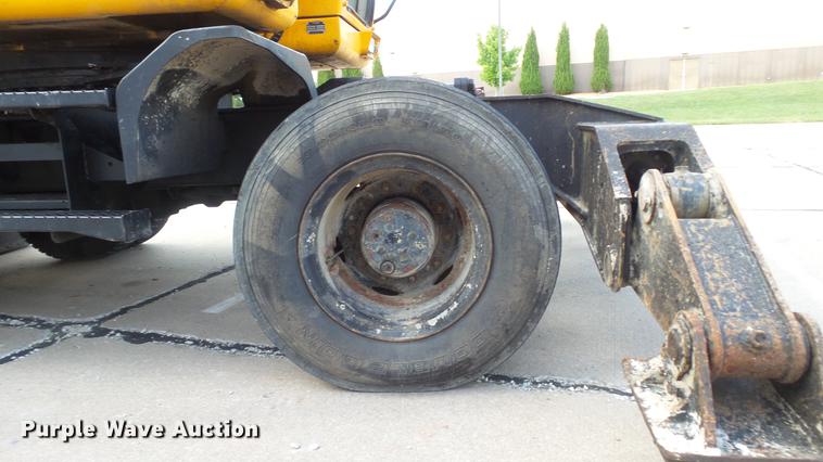 image for item DD7315 2005 Hyundai Robex 170W-7 rubber tire excavator