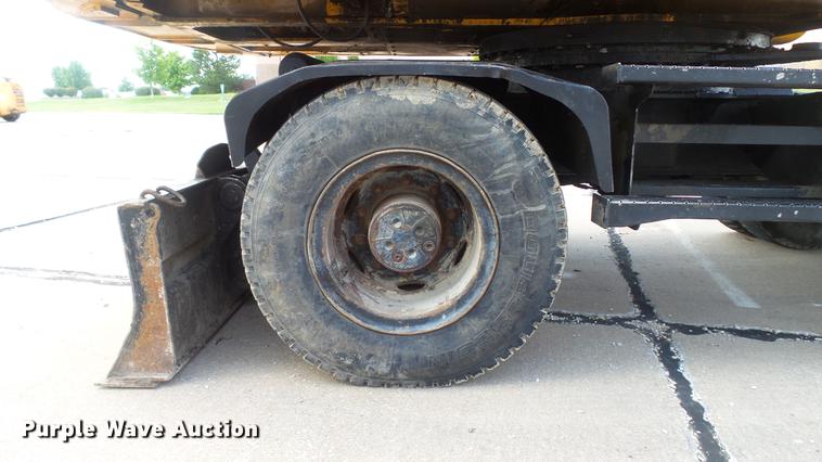 image for item DD7315 2005 Hyundai Robex 170W-7 rubber tire excavator