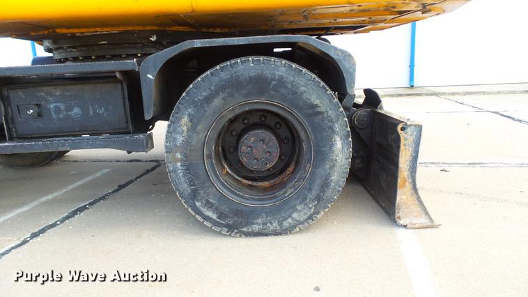 image for item DD7315 2005 Hyundai Robex 170W-7 rubber tire excavator