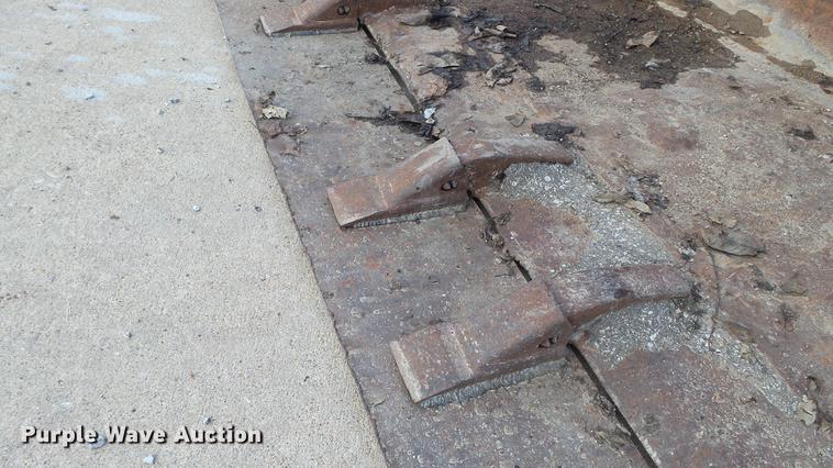 image for item DD7316 2005 Case 445 skid steer