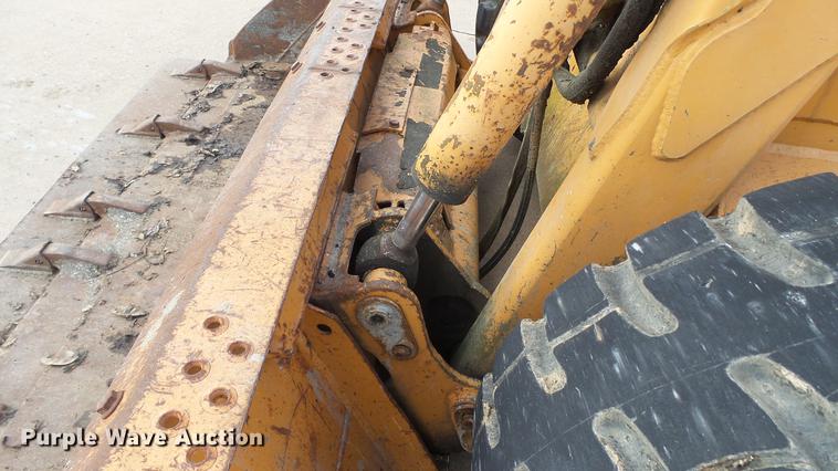 image for item DD7316 2005 Case 445 skid steer