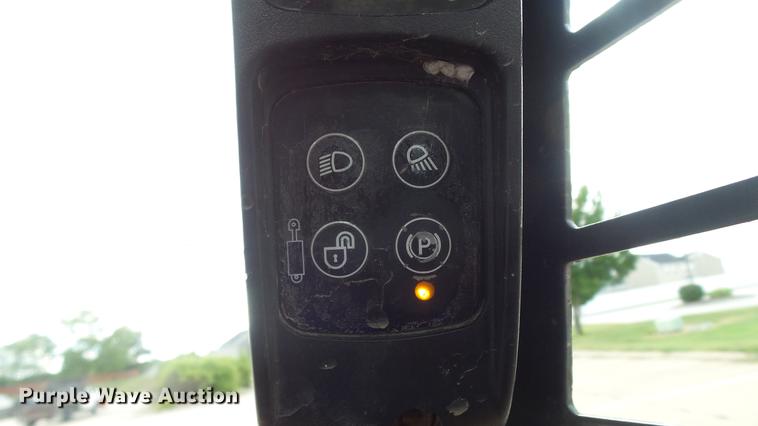 image for item DD7316 2005 Case 445 skid steer