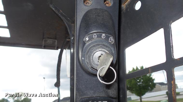 image for item DD7316 2005 Case 445 skid steer