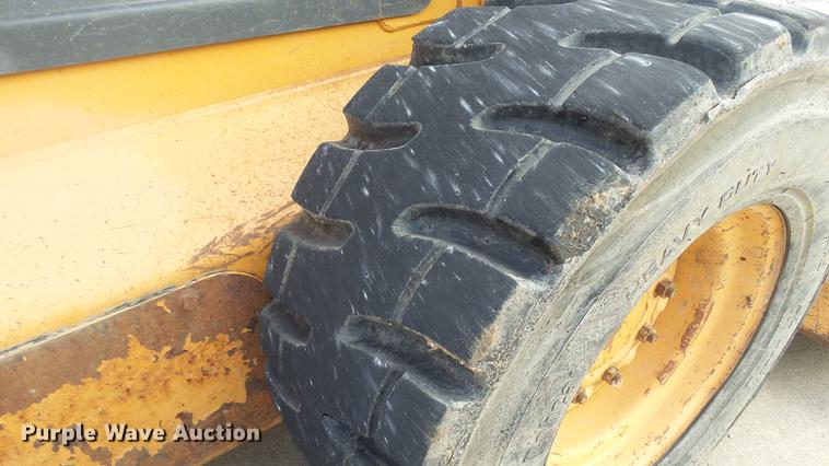image for item DD7316 2005 Case 445 skid steer