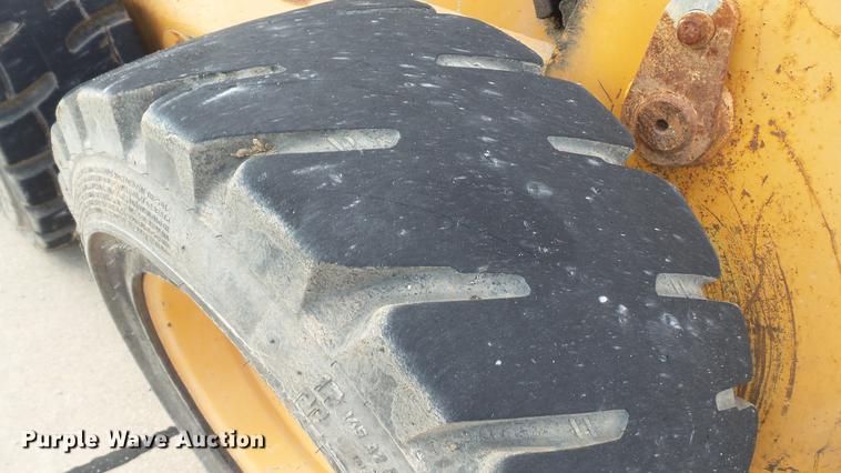 image for item DD7316 2005 Case 445 skid steer