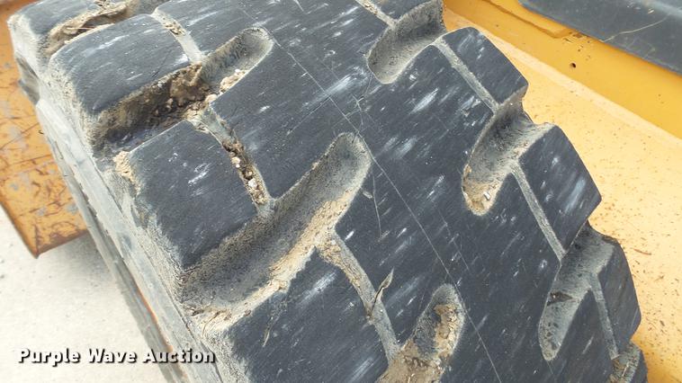 image for item DD7316 2005 Case 445 skid steer