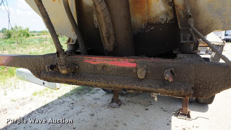 image for item DD7758 1985 Raylan end dump trailer