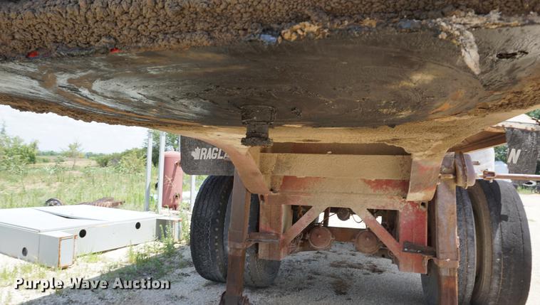 image for item DD7758 1985 Raylan end dump trailer