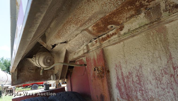 image for item DD7758 1985 Raylan end dump trailer