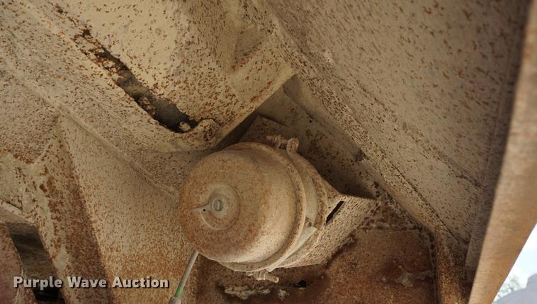 image for item DD7758 1985 Raylan end dump trailer