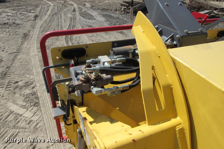 image for item DE0178 2013 Terex Trac 790 chipper