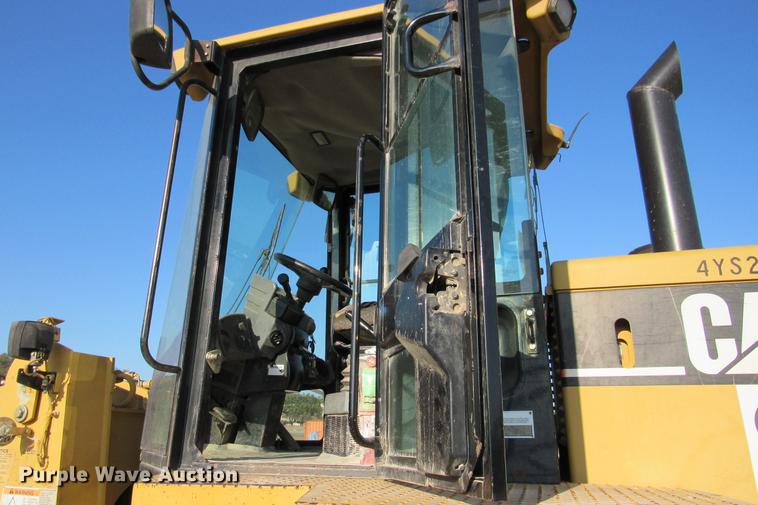 image for item DE0180 2003 Caterpillar 938G wheel loader