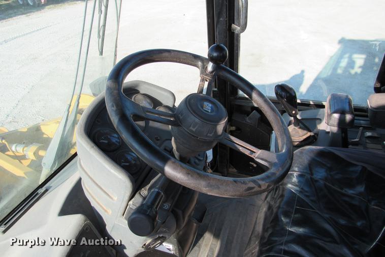 image for item DE0180 2003 Caterpillar 938G wheel loader