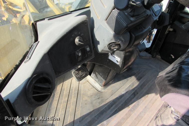 image for item DE0180 2003 Caterpillar 938G wheel loader