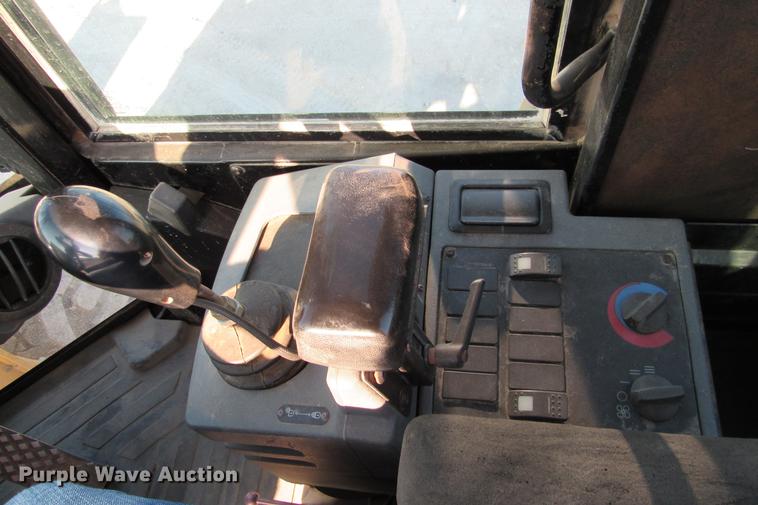 image for item DE0180 2003 Caterpillar 938G wheel loader