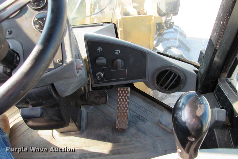 image for item DE0180 2003 Caterpillar 938G wheel loader