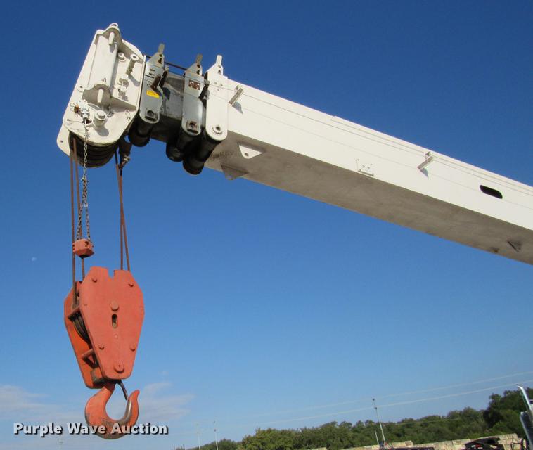 image for item DE0181 1990 Lorain LRT275D crane