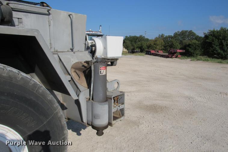 image for item DE0181 1990 Lorain LRT275D crane