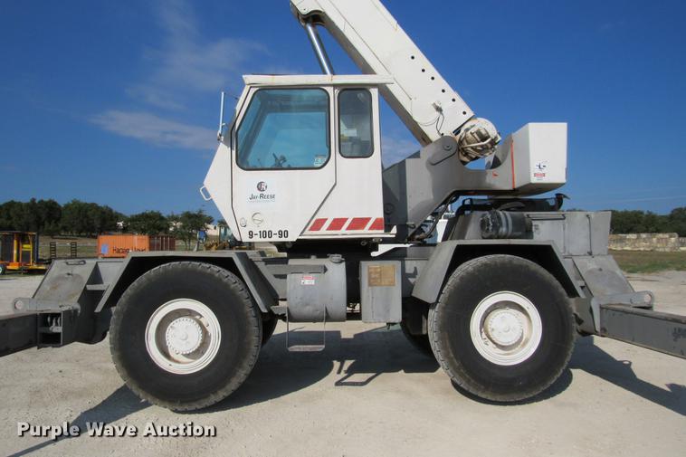 image for item DE0181 1990 Lorain LRT275D crane