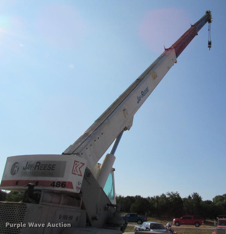 image for item DE0181 1990 Lorain LRT275D crane