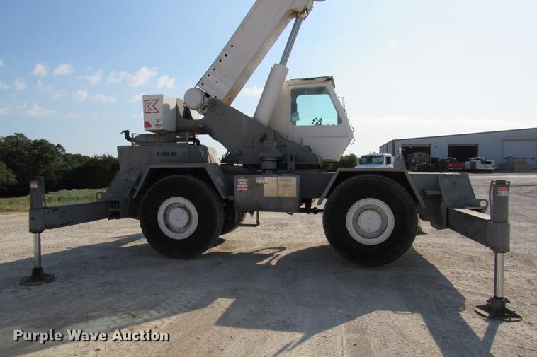 image for item DE0181 1990 Lorain LRT275D crane