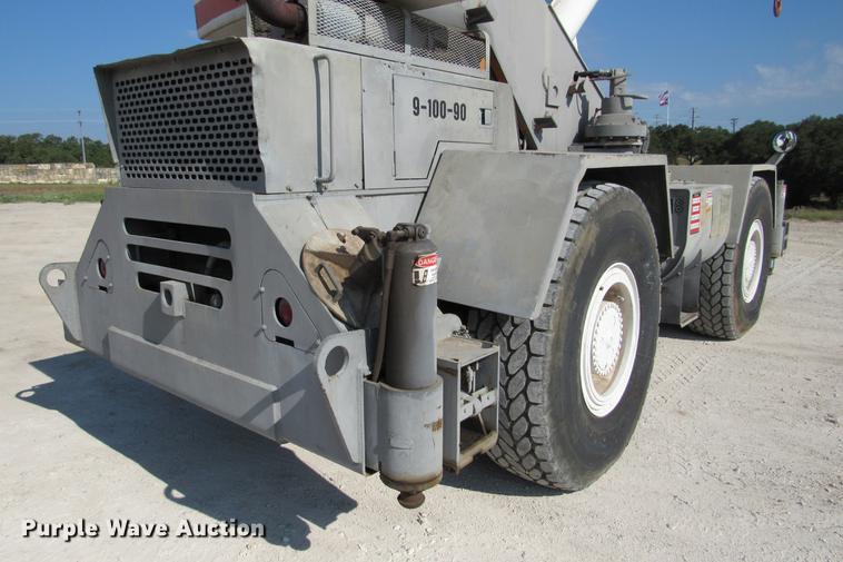 image for item DE0181 1990 Lorain LRT275D crane