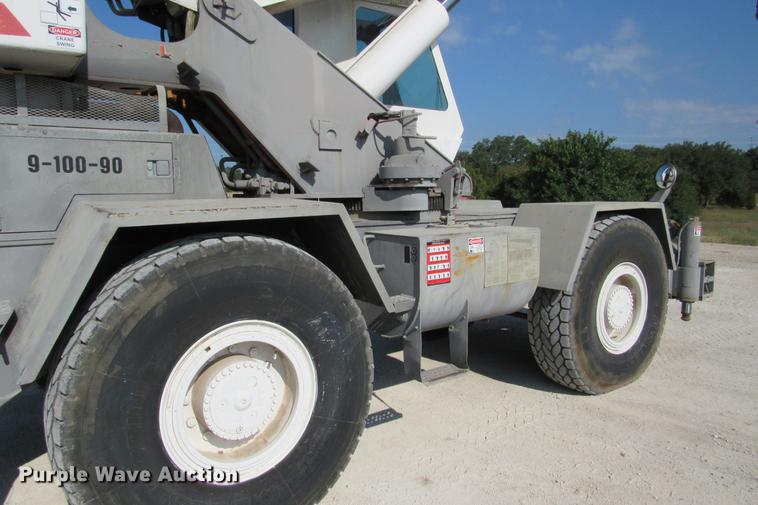 image for item DE0181 1990 Lorain LRT275D crane