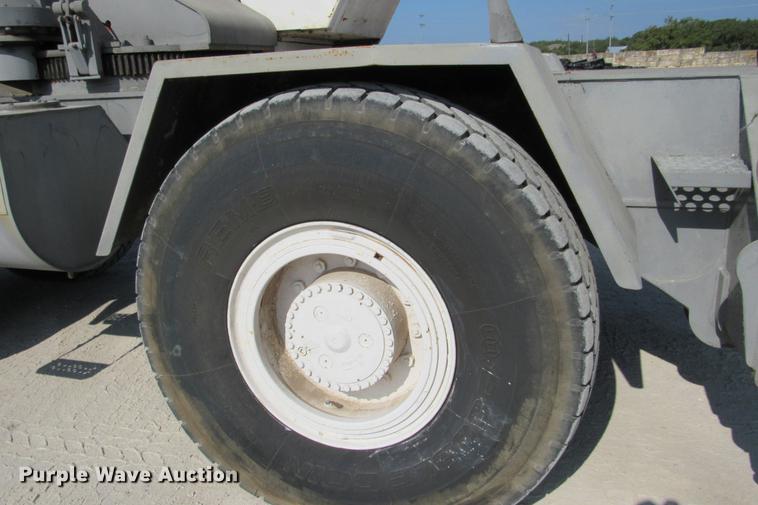 image for item DE0181 1990 Lorain LRT275D crane