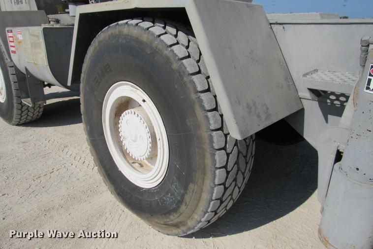 image for item DE0181 1990 Lorain LRT275D crane