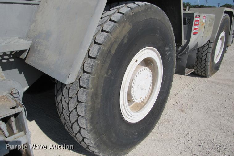 image for item DE0181 1990 Lorain LRT275D crane