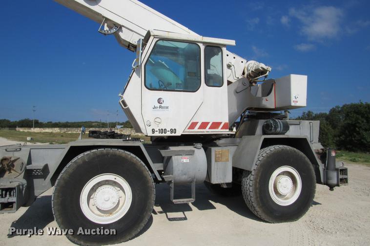 image for item DE0181 1990 Lorain LRT275D crane