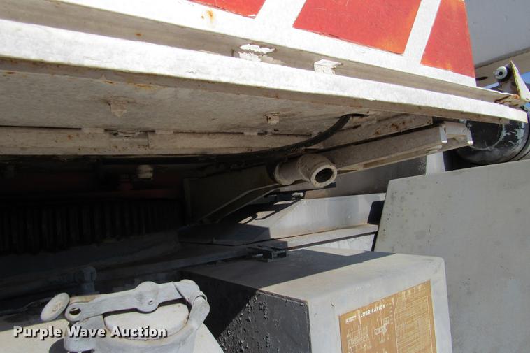 image for item DE0181 1990 Lorain LRT275D crane