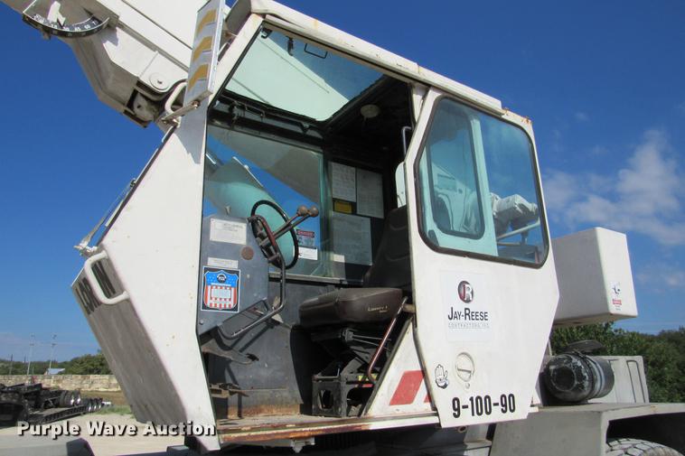 image for item DE0181 1990 Lorain LRT275D crane