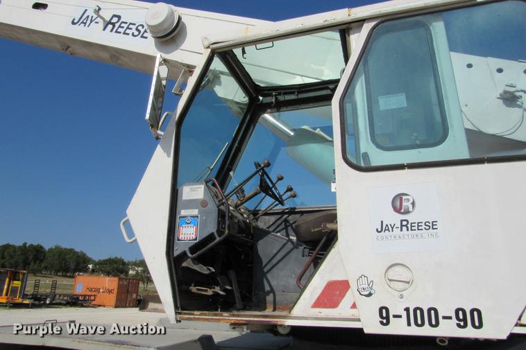 image for item DE0181 1990 Lorain LRT275D crane