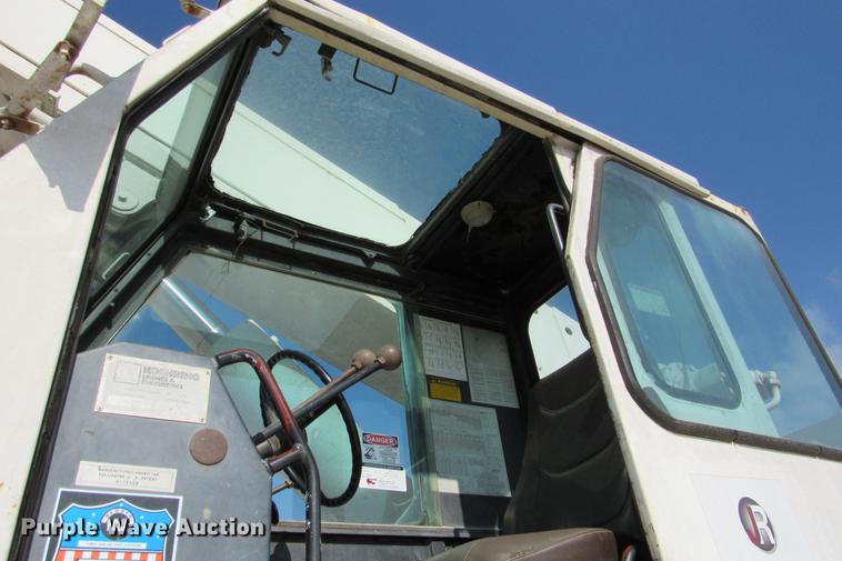image for item DE0181 1990 Lorain LRT275D crane