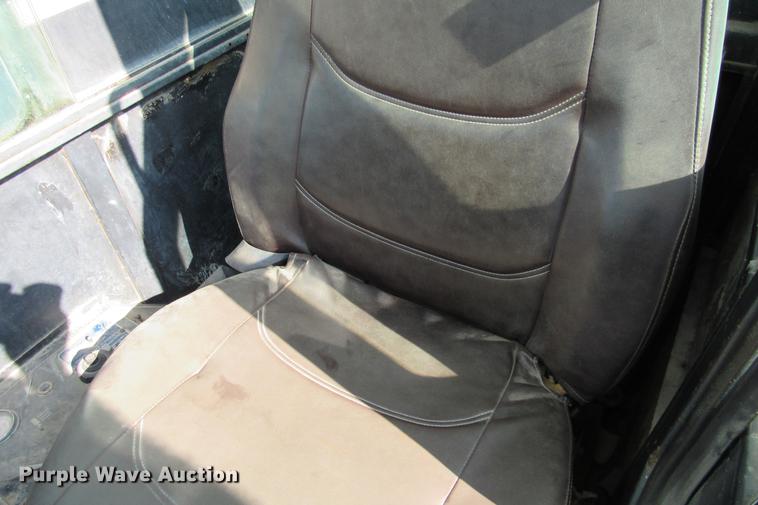 image for item DE0181 1990 Lorain LRT275D crane