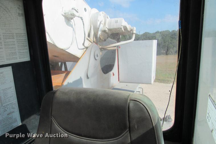 image for item DE0181 1990 Lorain LRT275D crane