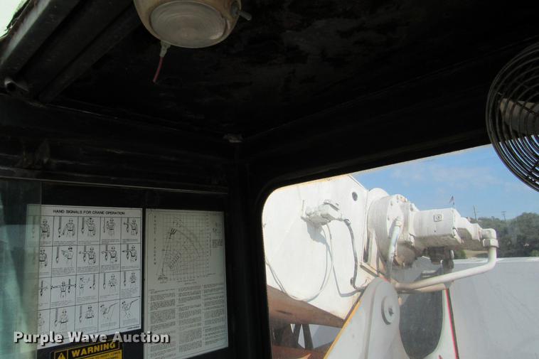 image for item DE0181 1990 Lorain LRT275D crane