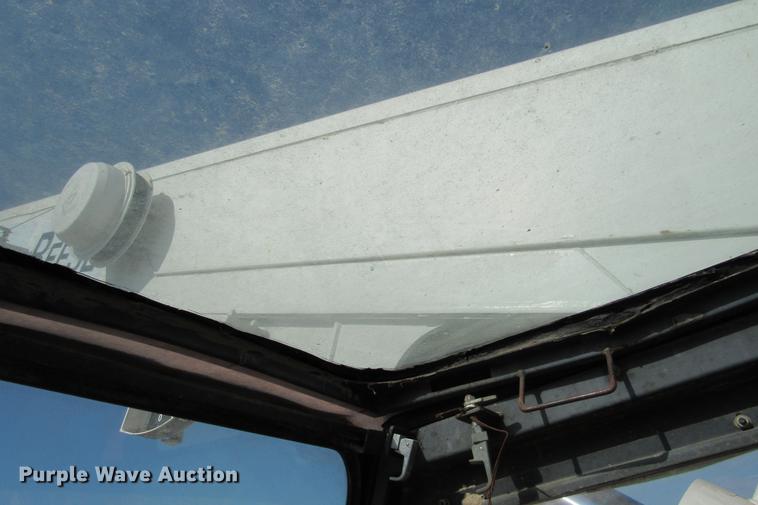 image for item DE0181 1990 Lorain LRT275D crane