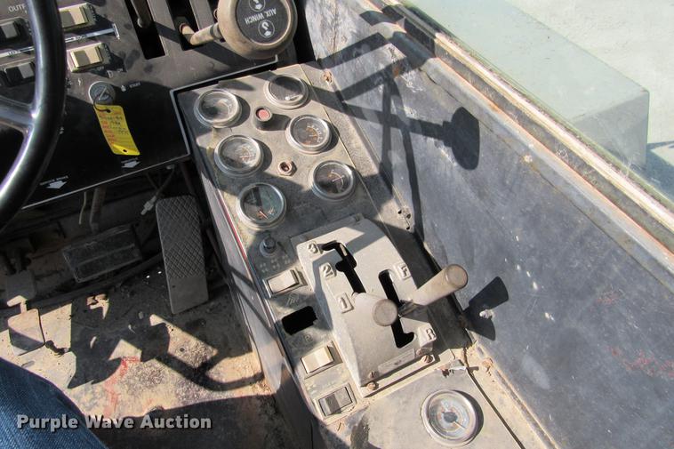 image for item DE0181 1990 Lorain LRT275D crane