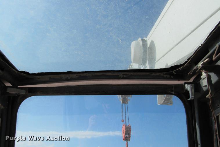 image for item DE0181 1990 Lorain LRT275D crane