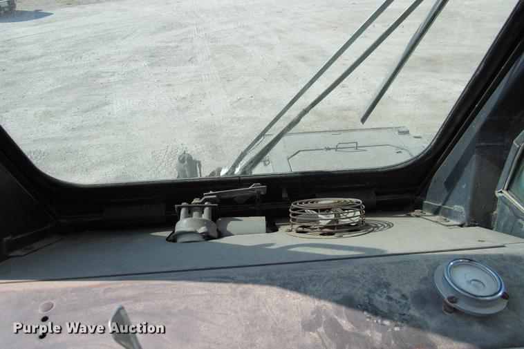 image for item DE0181 1990 Lorain LRT275D crane