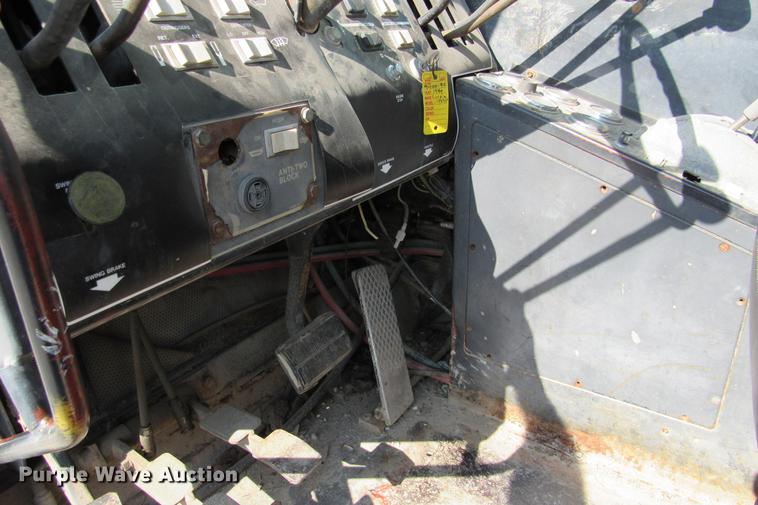 image for item DE0181 1990 Lorain LRT275D crane