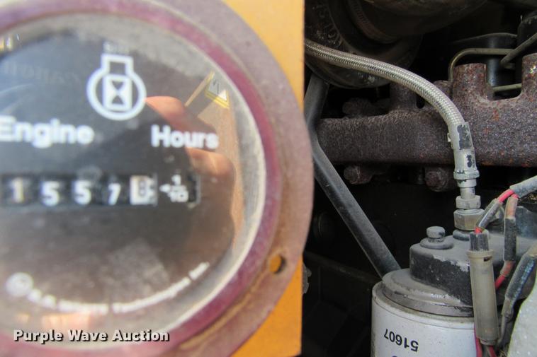 image for item DE0181 1990 Lorain LRT275D crane